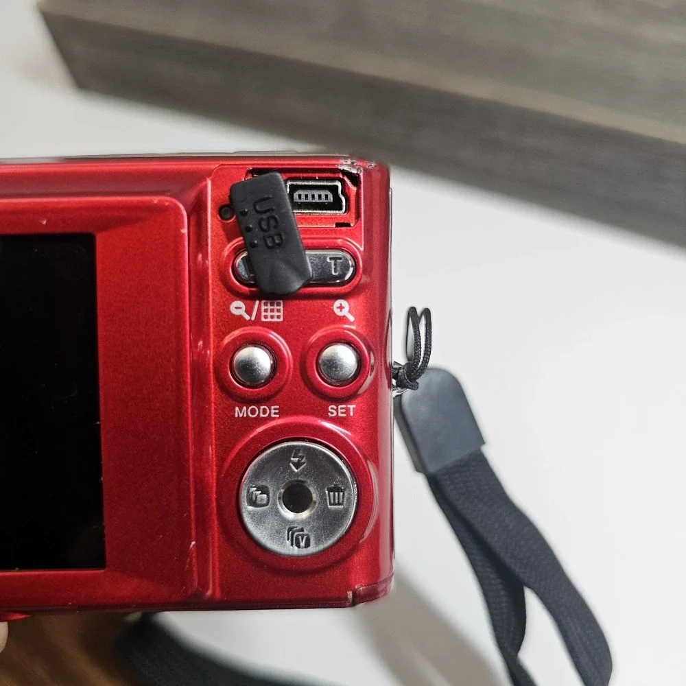 Polaroid‎ iE826 18.0MP 8x Zoom Compact Digital Camera With Battery For Parts